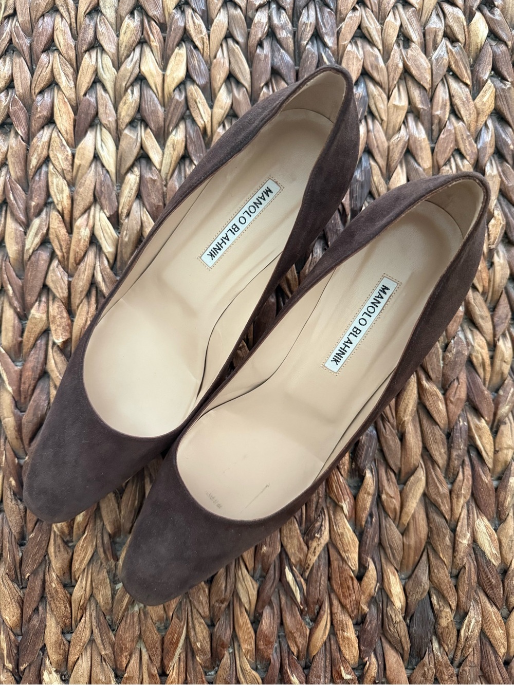 Manolo Blahnik Okkatopla 50 Dark Brown Suede Pumps